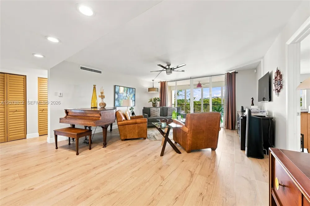 3940 Inverrary Blvd #601-A Lauderhill, FL 33319
