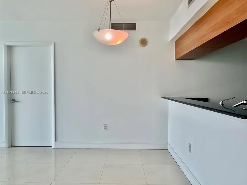 1800 Bayshore Dr #3710 Miami, FL 33132