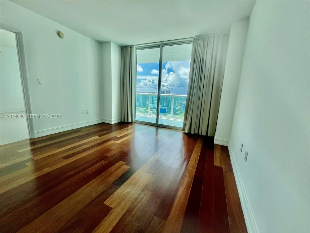 1800 Bayshore Dr #3710 Miami, FL 33132