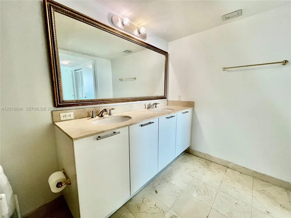 1800 Bayshore Dr #3710 Miami, FL 33132