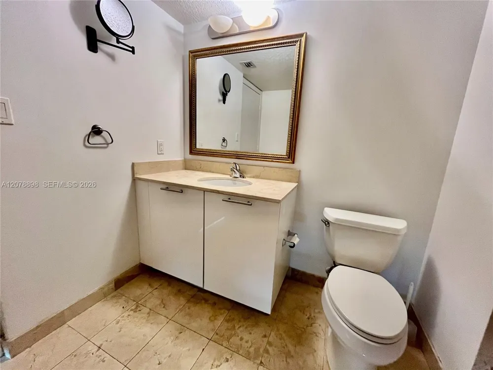1800 Bayshore Dr #3710 Miami, FL 33132