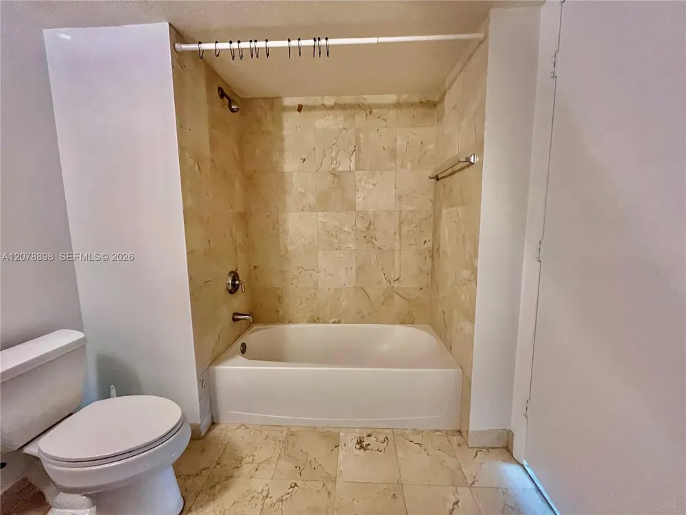 1800 Bayshore Dr #3710 Miami, FL 33132