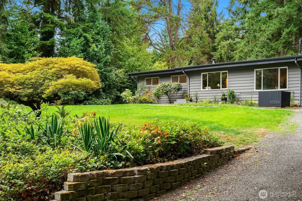 10206 SW Quartermaster Drive Vashon, WA 98070
