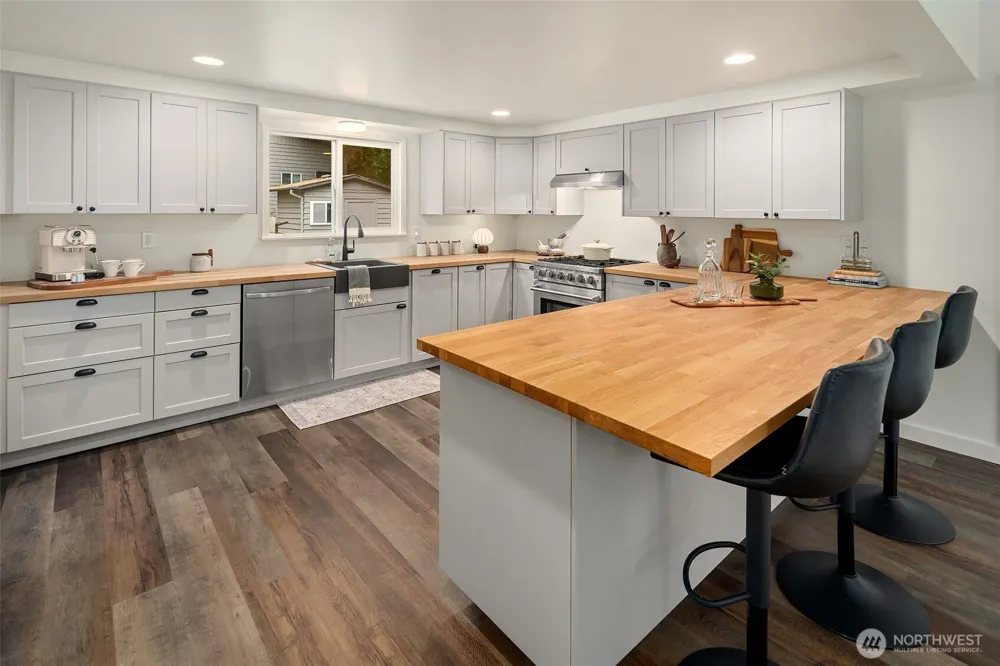10206 SW Quartermaster Drive Vashon, WA 98070