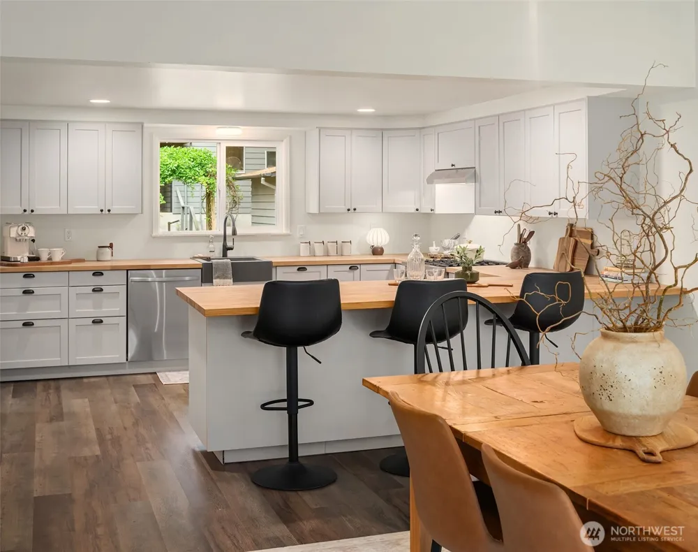 10206 SW Quartermaster Drive Vashon, WA 98070