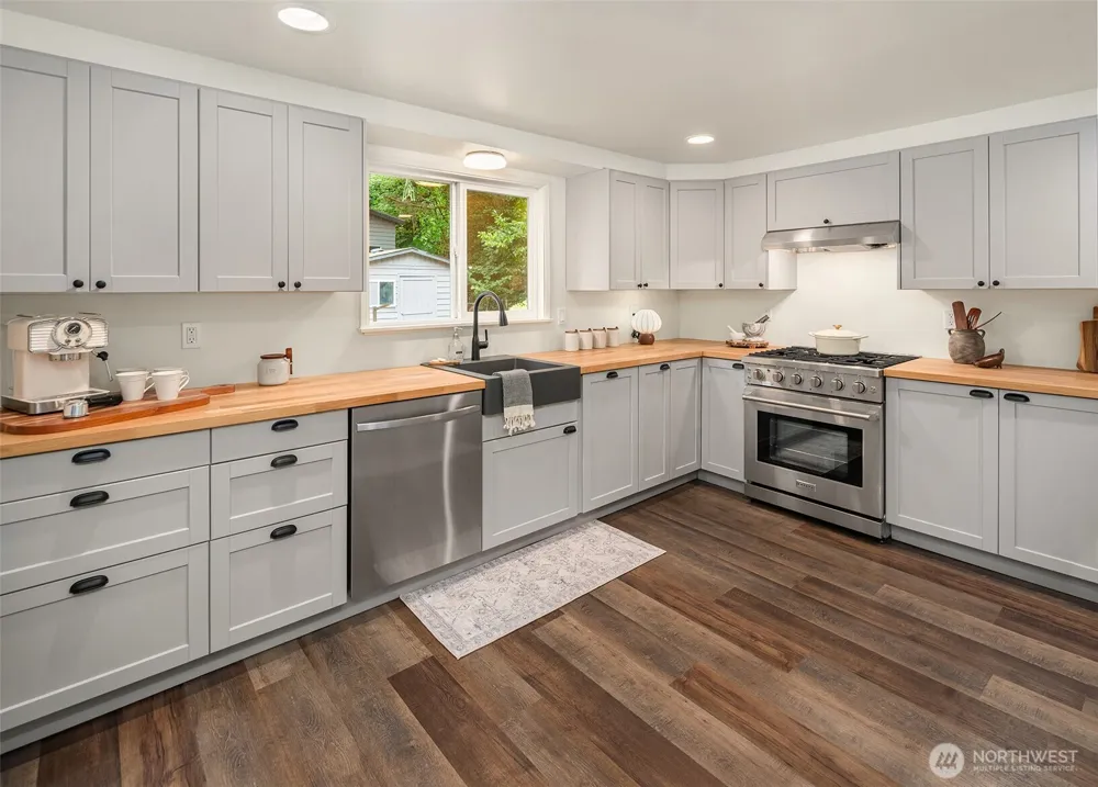 10206 SW Quartermaster Drive Vashon, WA 98070