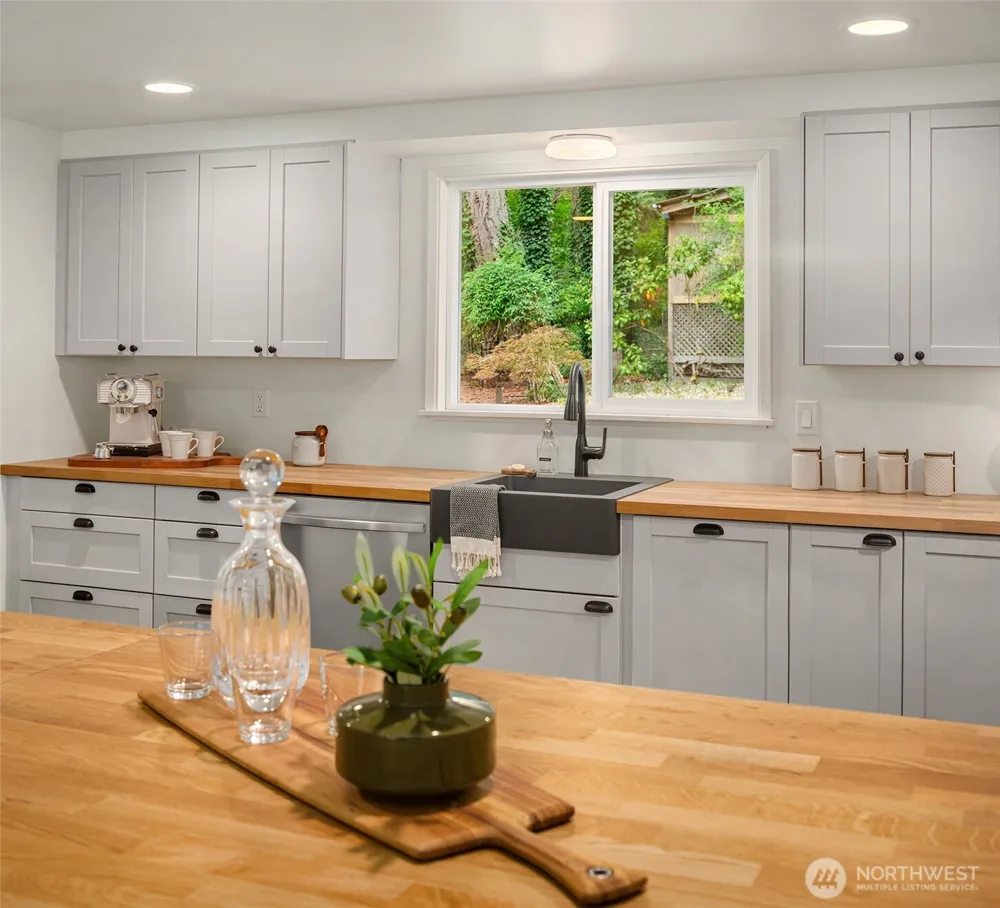 10206 SW Quartermaster Drive Vashon, WA 98070