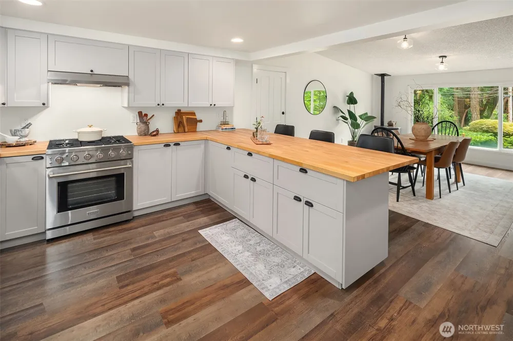 10206 SW Quartermaster Drive Vashon, WA 98070
