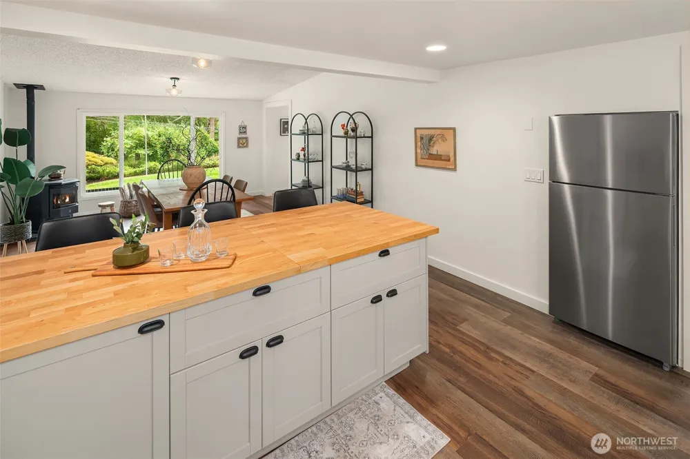 10206 SW Quartermaster Drive Vashon, WA 98070