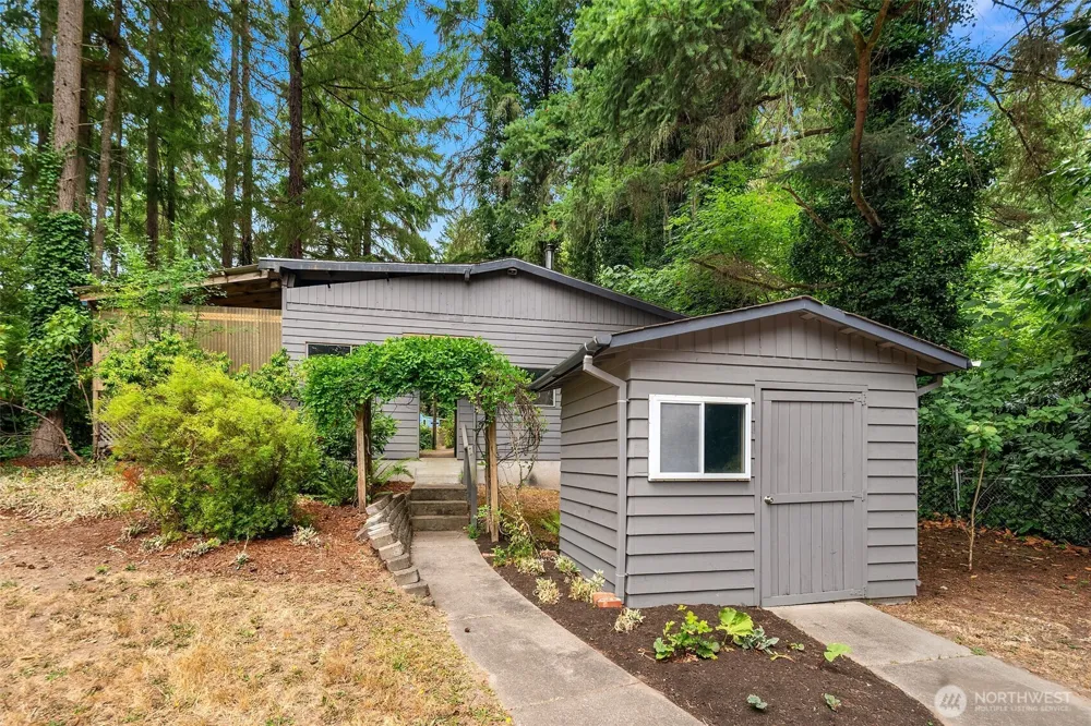 10206 SW Quartermaster Drive Vashon, WA 98070