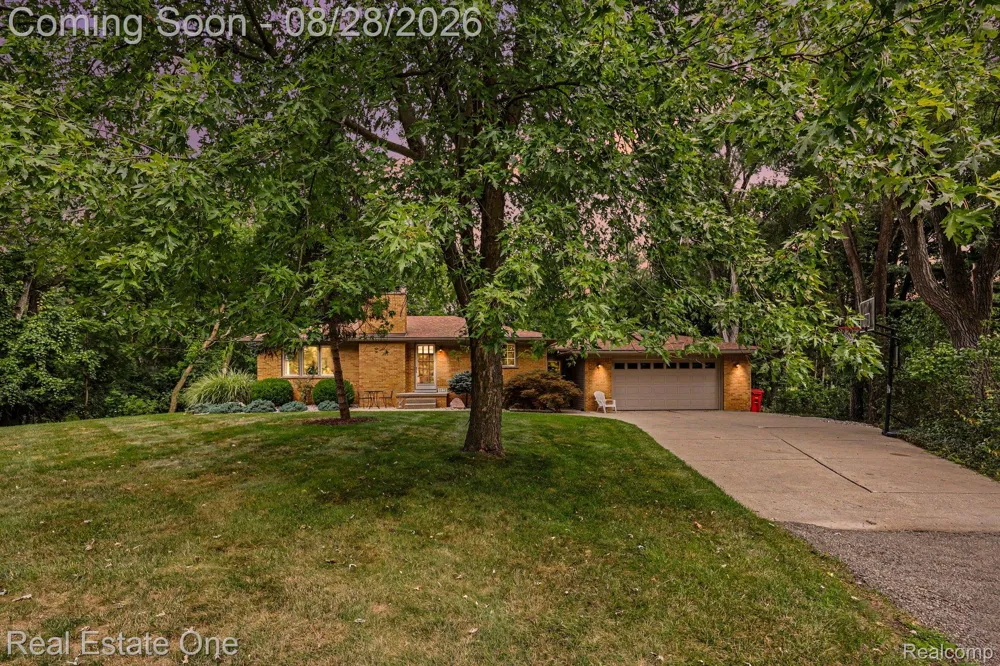 1123 Letica Drive Rochester City, MI 48307