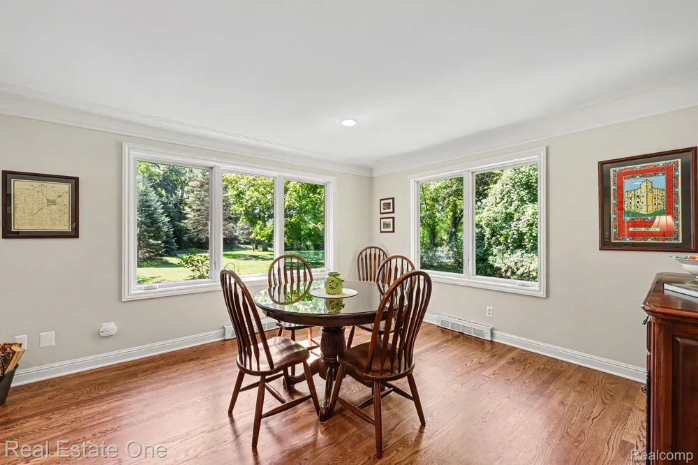 1123 Letica Drive Rochester City, MI 48307