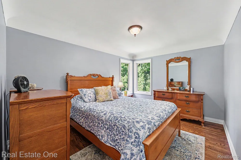 1123 Letica Drive Rochester City, MI 48307