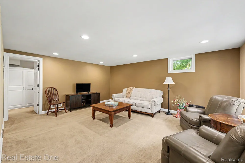 1123 Letica Drive Rochester City, MI 48307