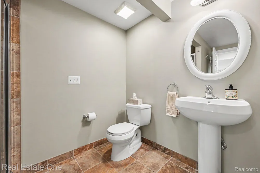 1123 Letica Drive Rochester City, MI 48307