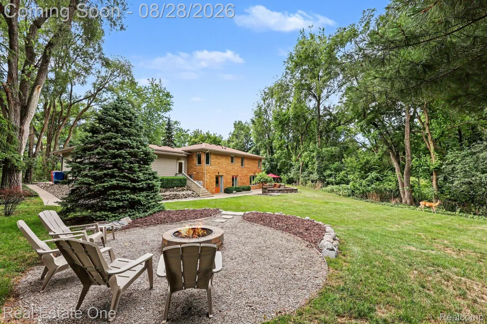 1123 Letica Drive Rochester City, MI 48307
