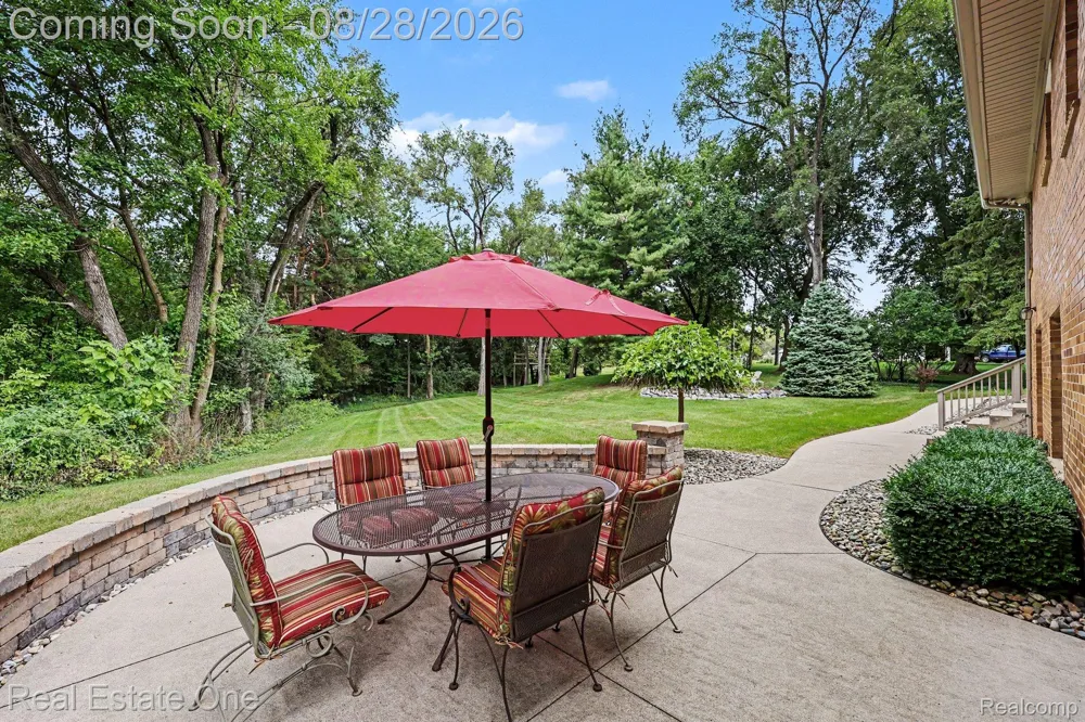 1123 Letica Drive Rochester City, MI 48307