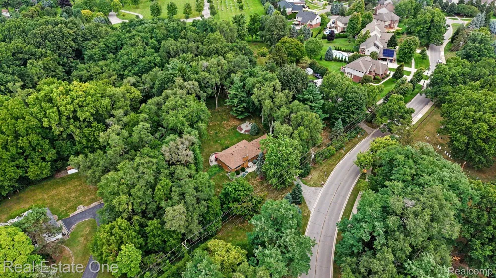 1123 Letica Drive Rochester City, MI 48307