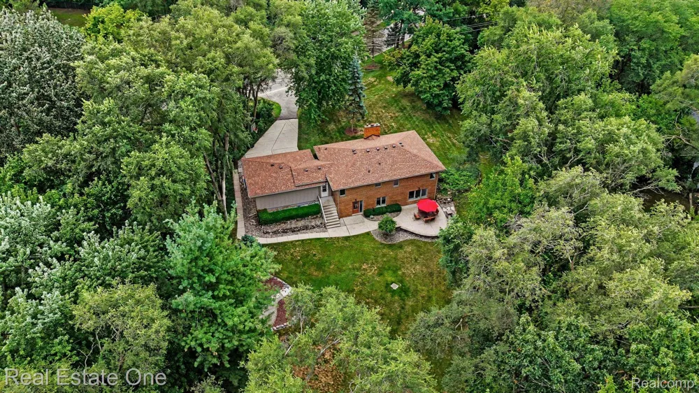 1123 Letica Drive Rochester City, MI 48307