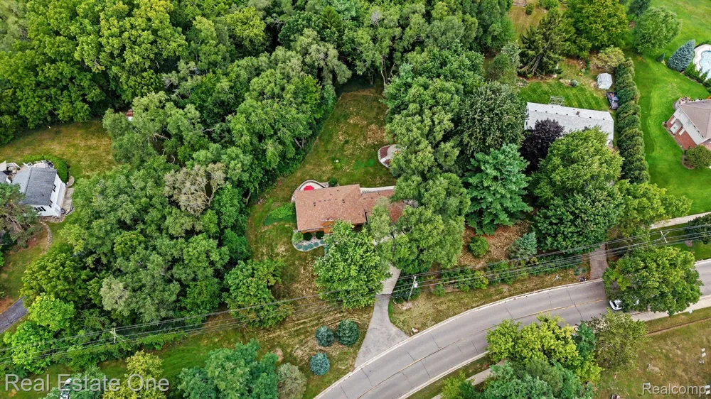 1123 Letica Drive Rochester City, MI 48307