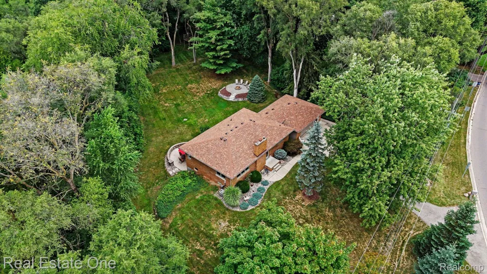 1123 Letica Drive Rochester City, MI 48307