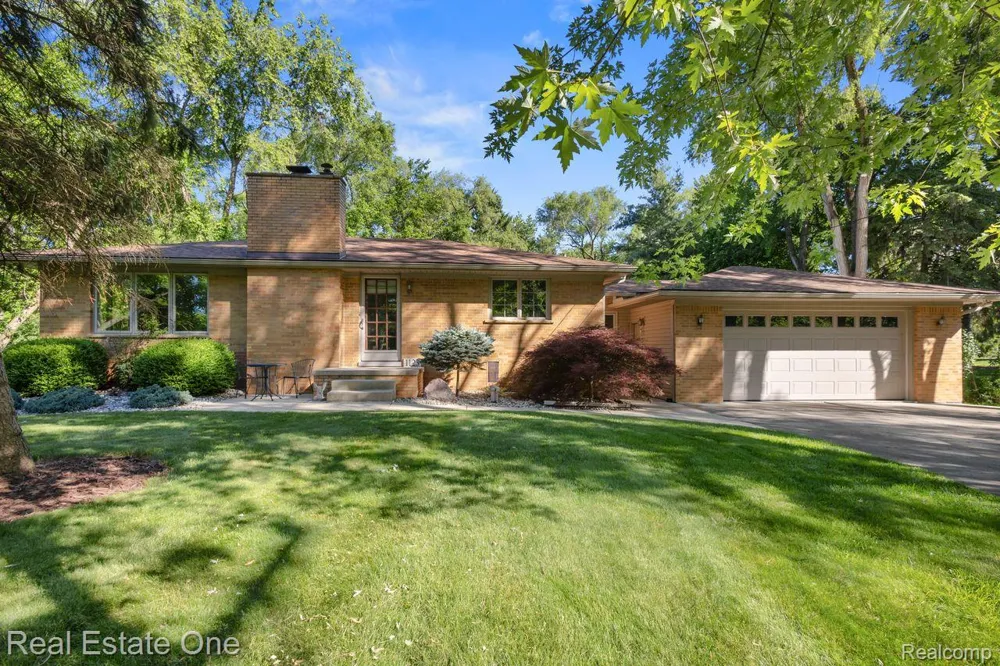 1123 Letica Drive Rochester City, MI 48307