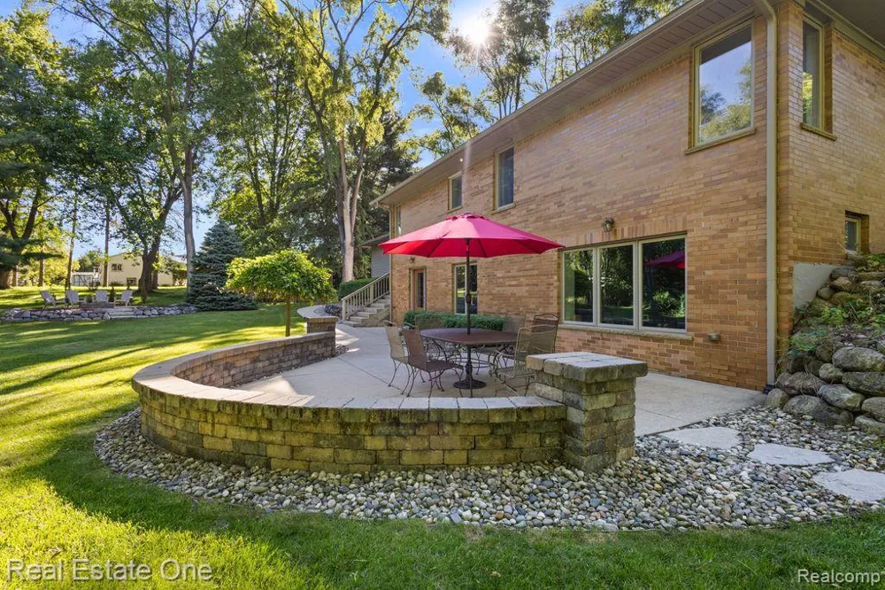 1123 Letica Drive Rochester City, MI 48307