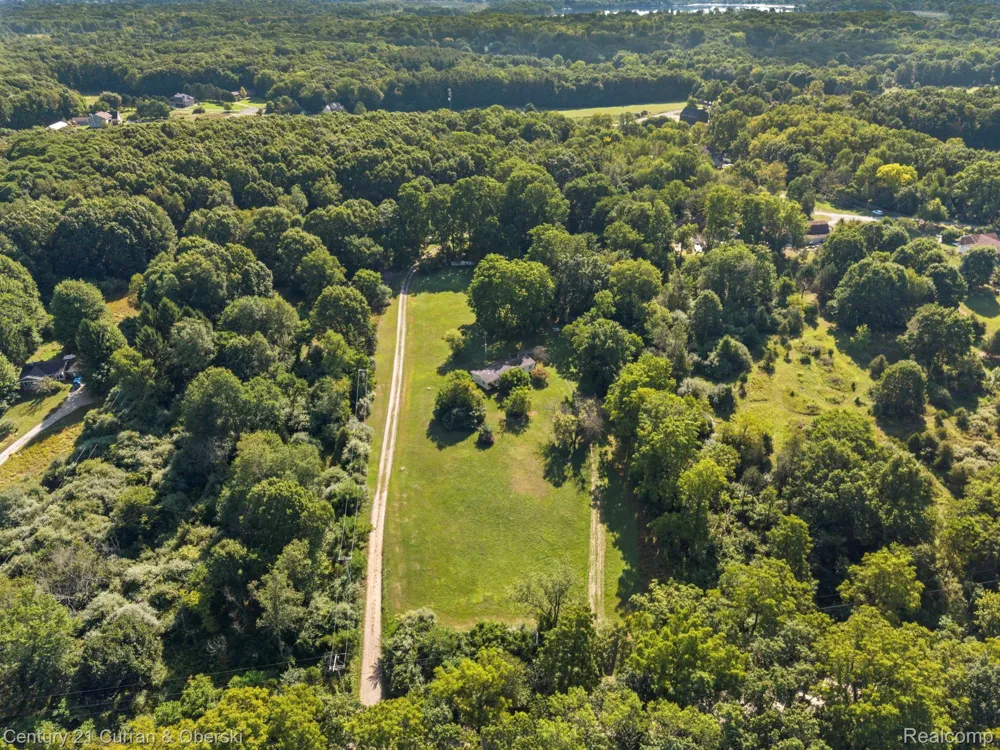 9202 Scully Road Webster Township, MI 48189