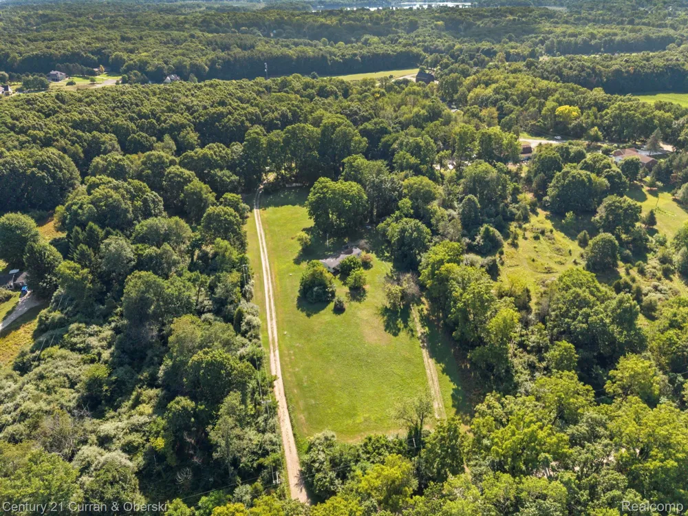 9202 Scully Road Webster Township, MI 48189