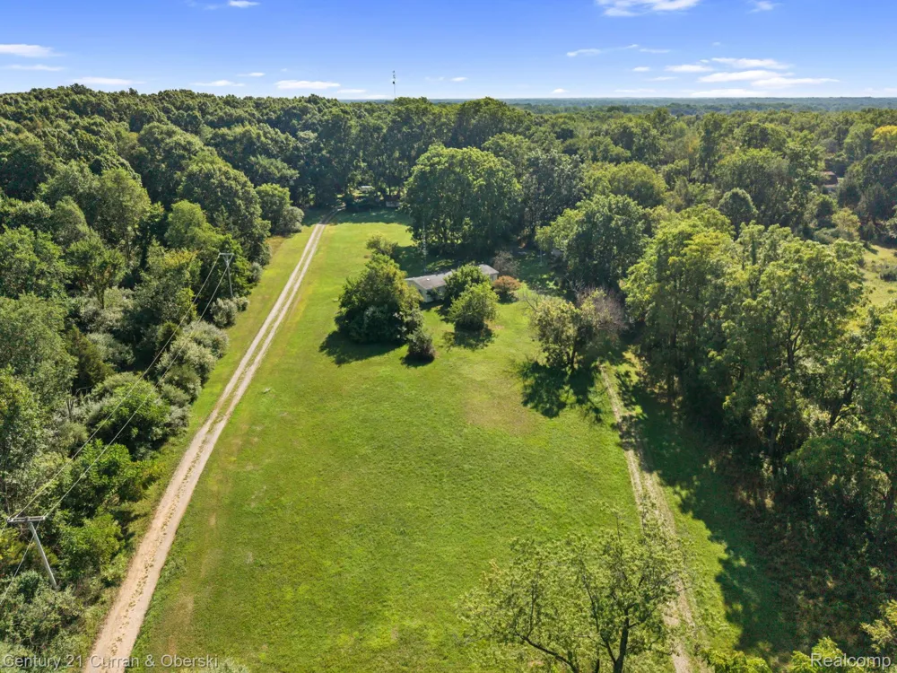 9202 Scully Road Webster Township, MI 48189