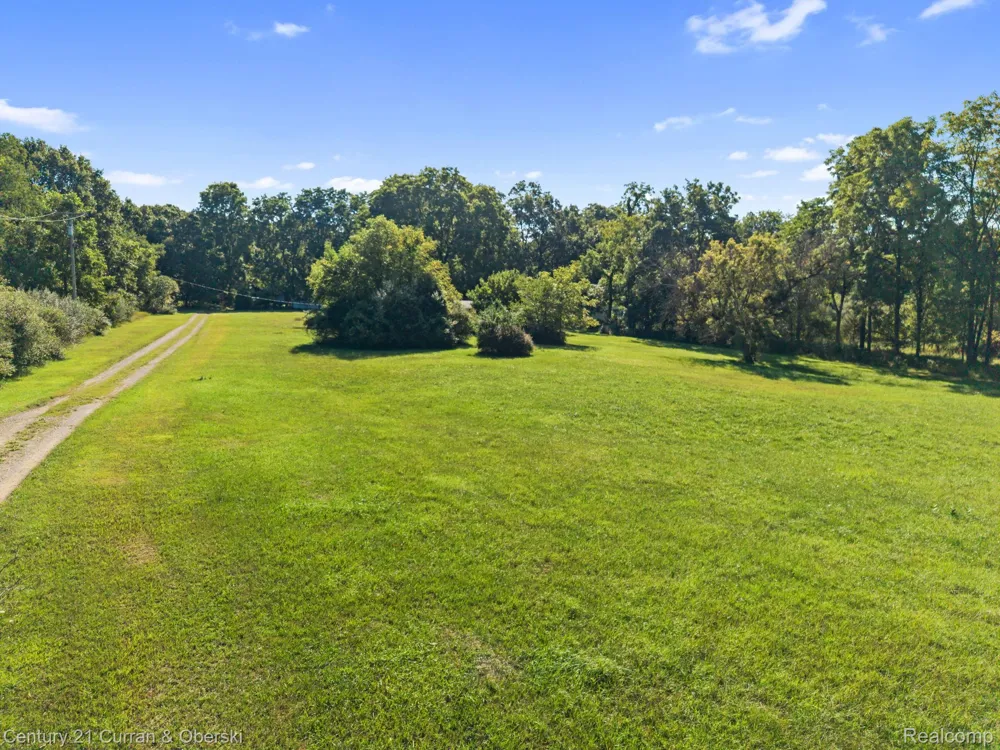 9202 Scully Road Webster Township, MI 48189