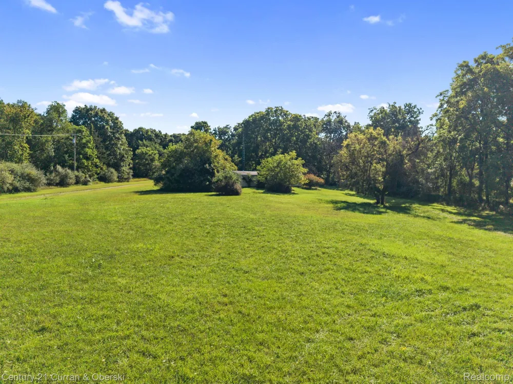 9202 Scully Road Webster Township, MI 48189