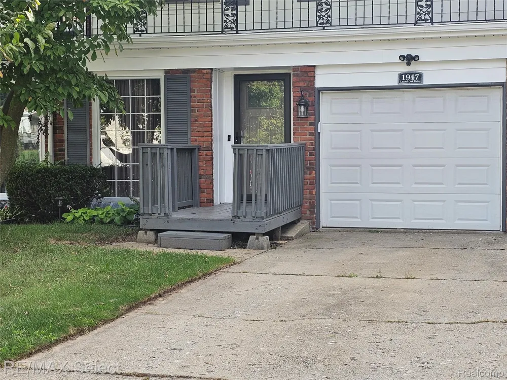 1947 E Laurel Oak Drive Drive Flint City, MI 48507