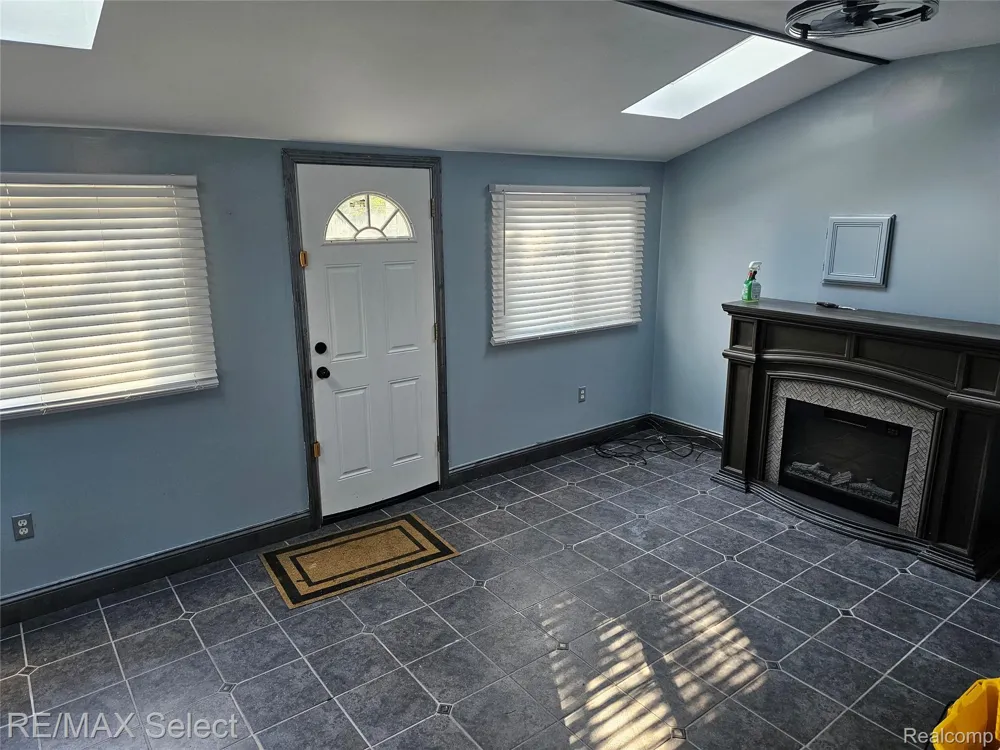 1947 E Laurel Oak Drive Drive Flint City, MI 48507