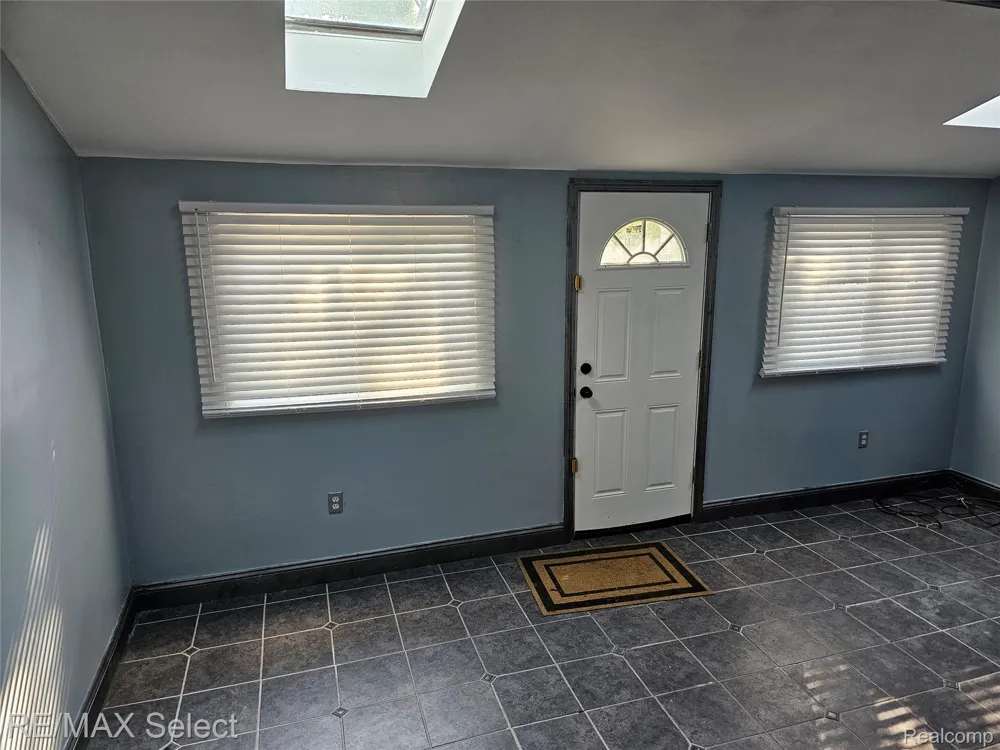 1947 E Laurel Oak Drive Drive Flint City, MI 48507