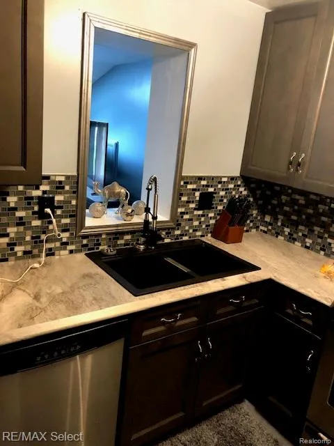 1947 E Laurel Oak Drive Drive Flint City, MI 48507