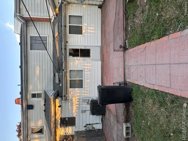 1947 E Laurel Oak Drive Drive Flint City, MI 48507