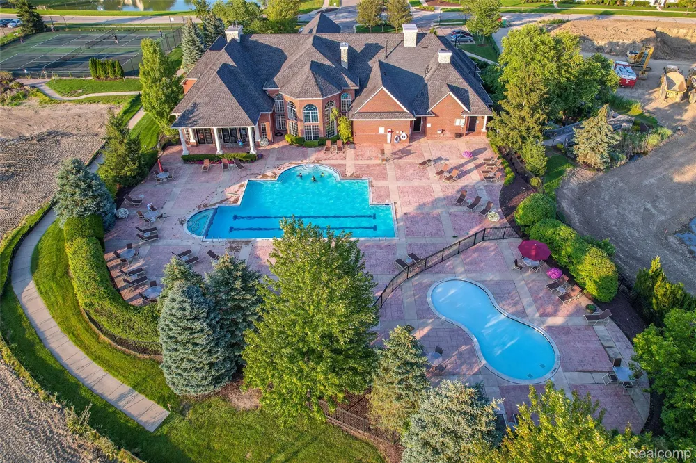 1569 E Lakeview Lane Canton Charter Township, MI 48187