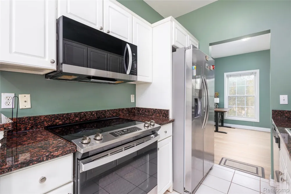 1569 E Lakeview Lane Canton Charter Township, MI 48187