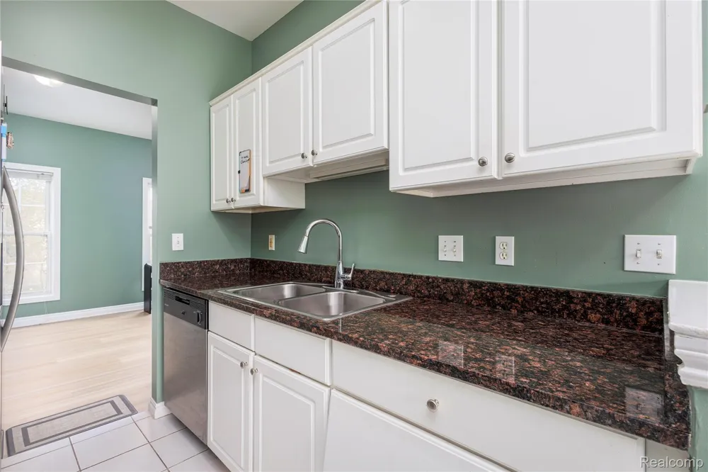 1569 E Lakeview Lane Canton Charter Township, MI 48187
