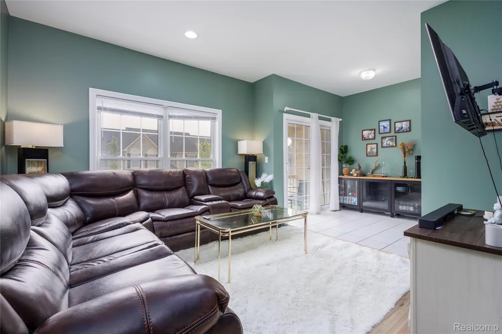 1569 E Lakeview Lane Canton Charter Township, MI 48187