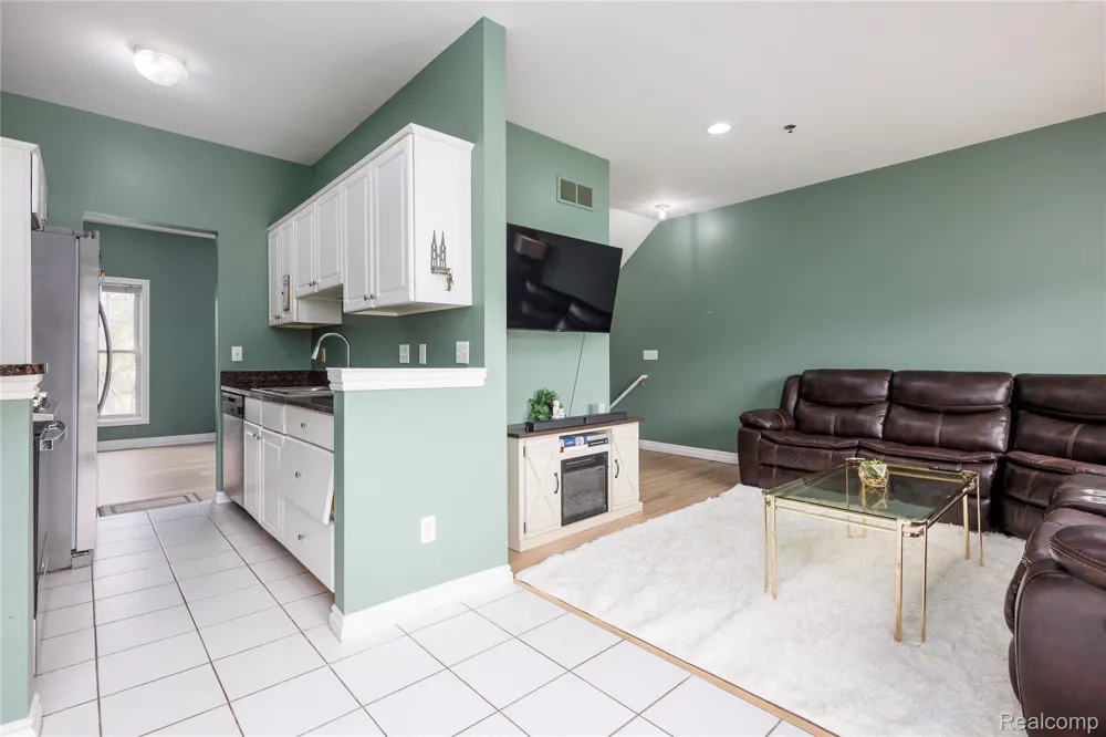 1569 E Lakeview Lane Canton Charter Township, MI 48187