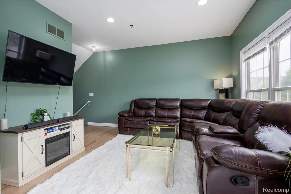 1569 E Lakeview Lane Canton Charter Township, MI 48187