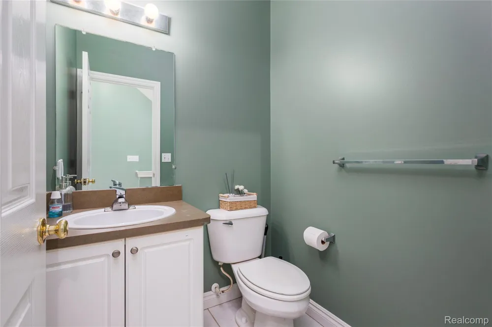 1569 E Lakeview Lane Canton Charter Township, MI 48187