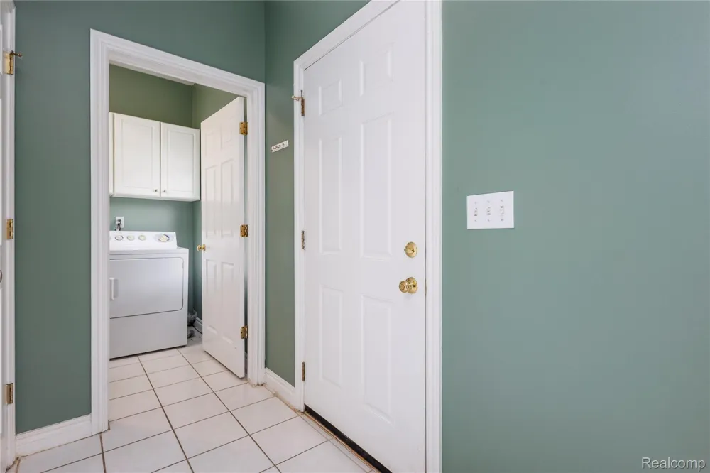 1569 E Lakeview Lane Canton Charter Township, MI 48187