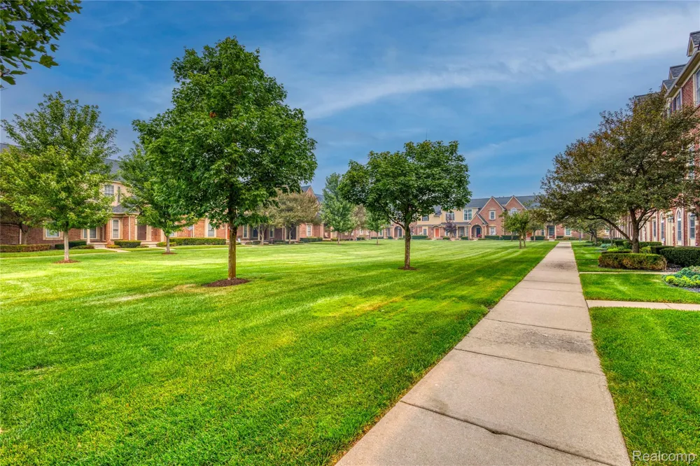 1569 E Lakeview Lane Canton Charter Township, MI 48187