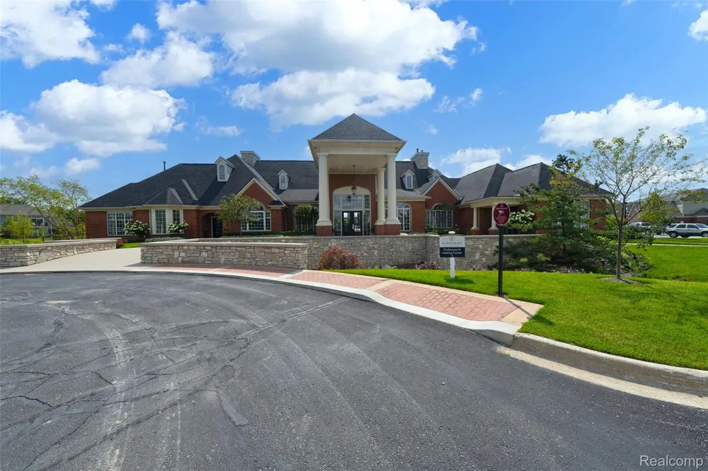 1569 E Lakeview Lane Canton Charter Township, MI 48187