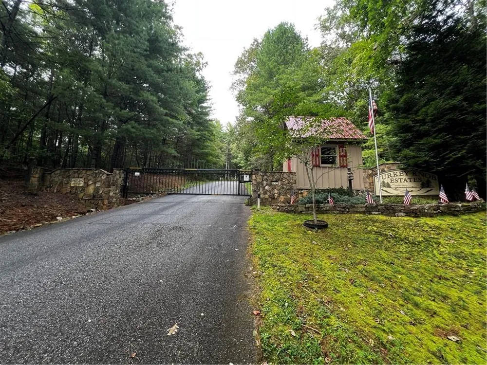 9 Dover Falls Trail Ellijay, GA 30540