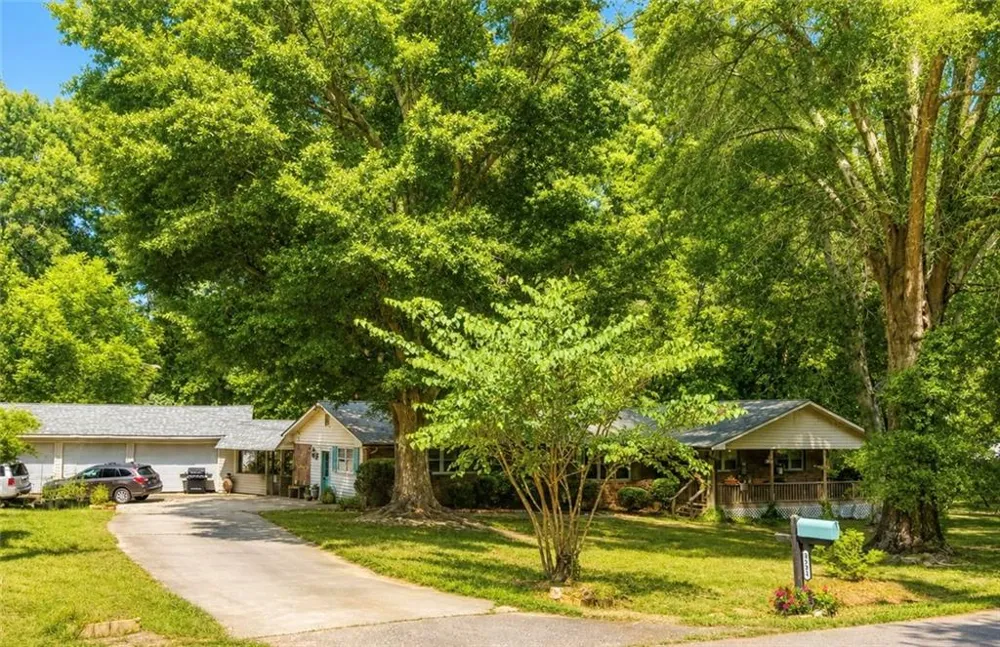 3931 Green Drive Gainesville, GA 30506