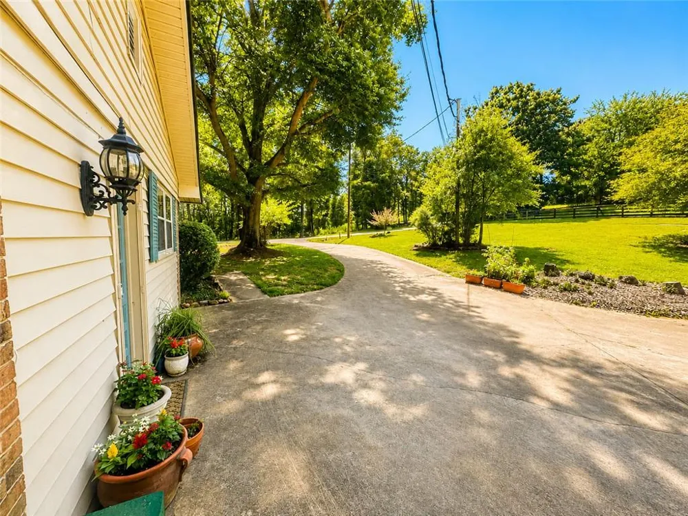 3931 Green Drive Gainesville, GA 30506